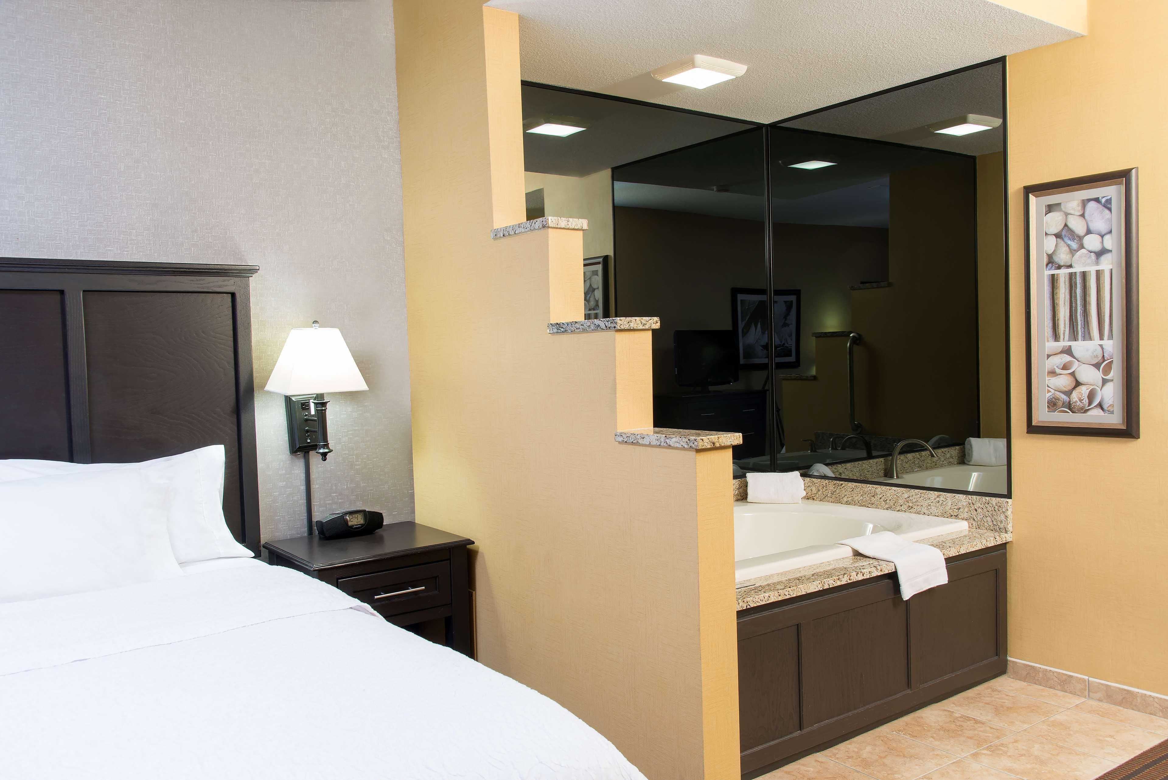 Hampton Inn Holland Exteriör bild