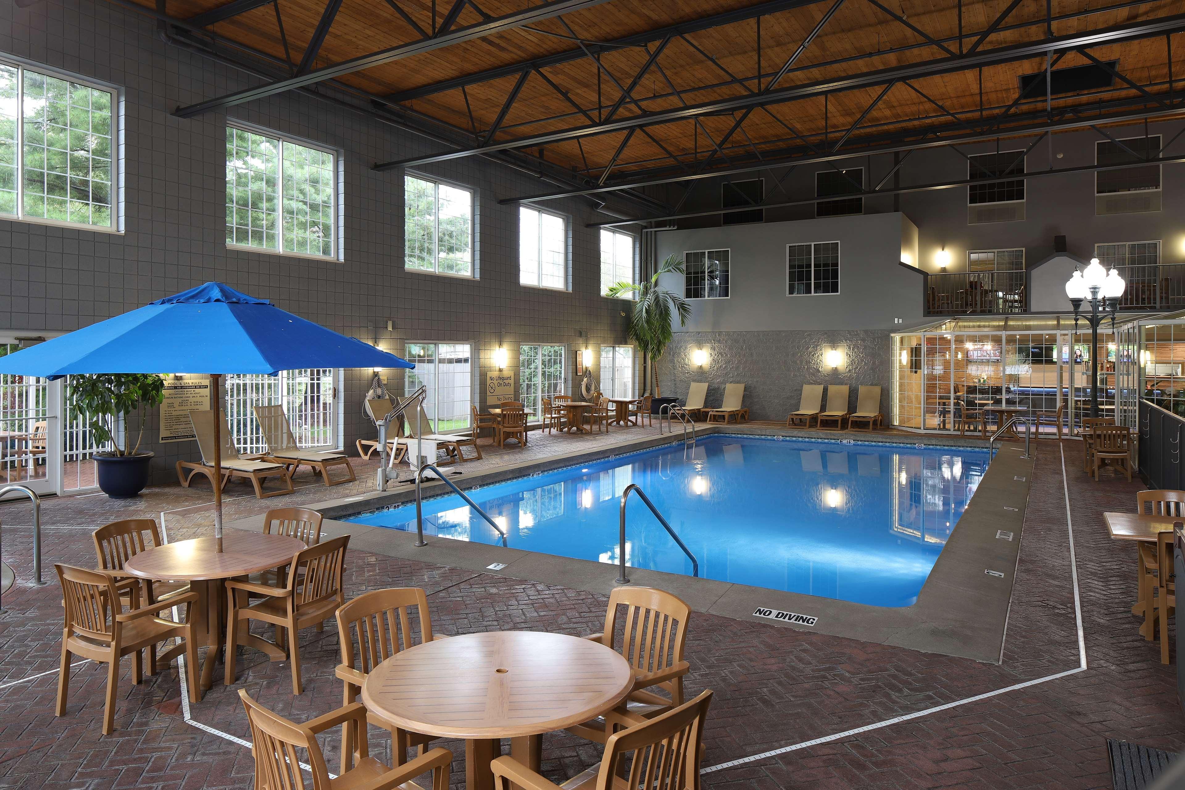 Hampton Inn Holland Exteriör bild