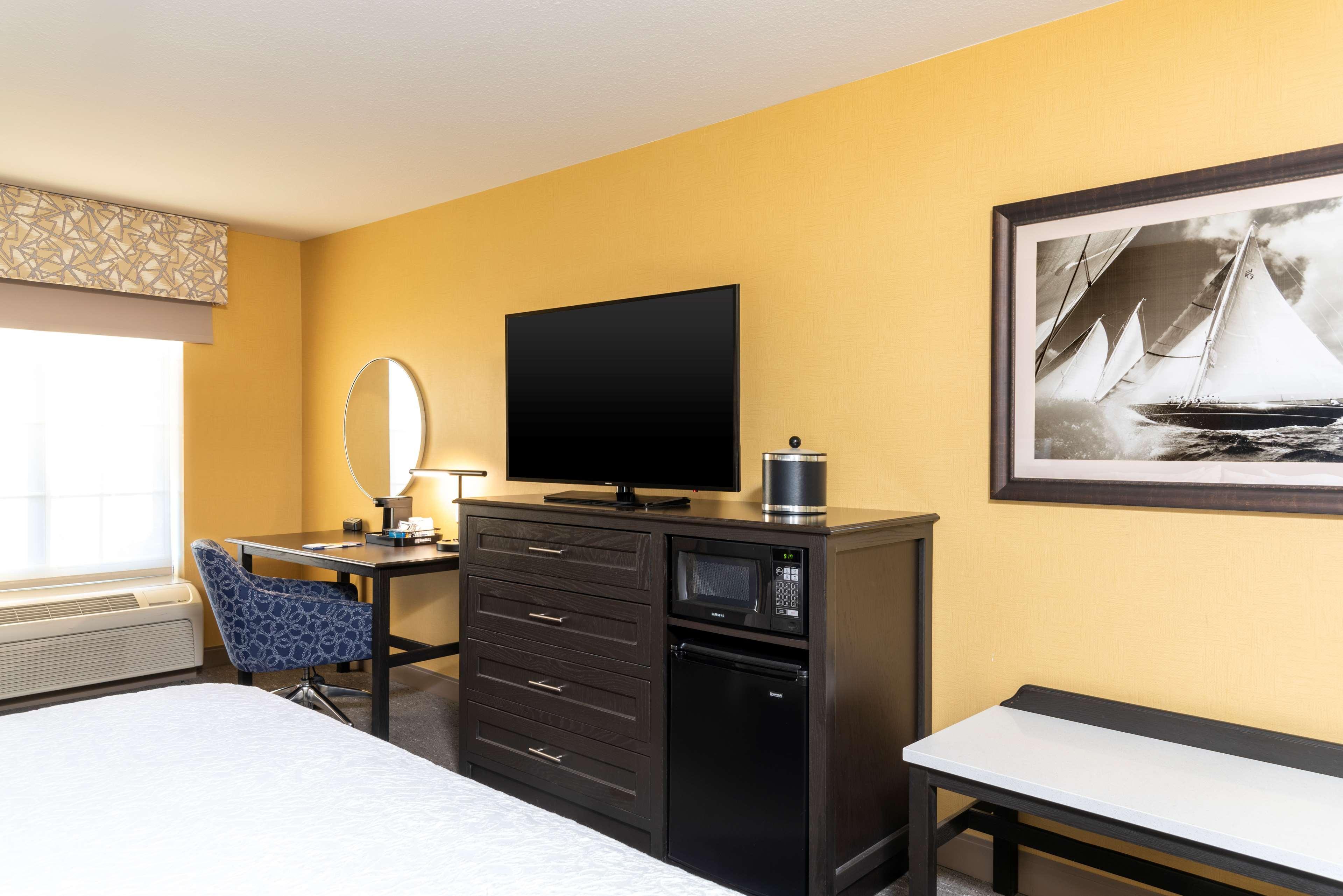 Hampton Inn Holland Exteriör bild