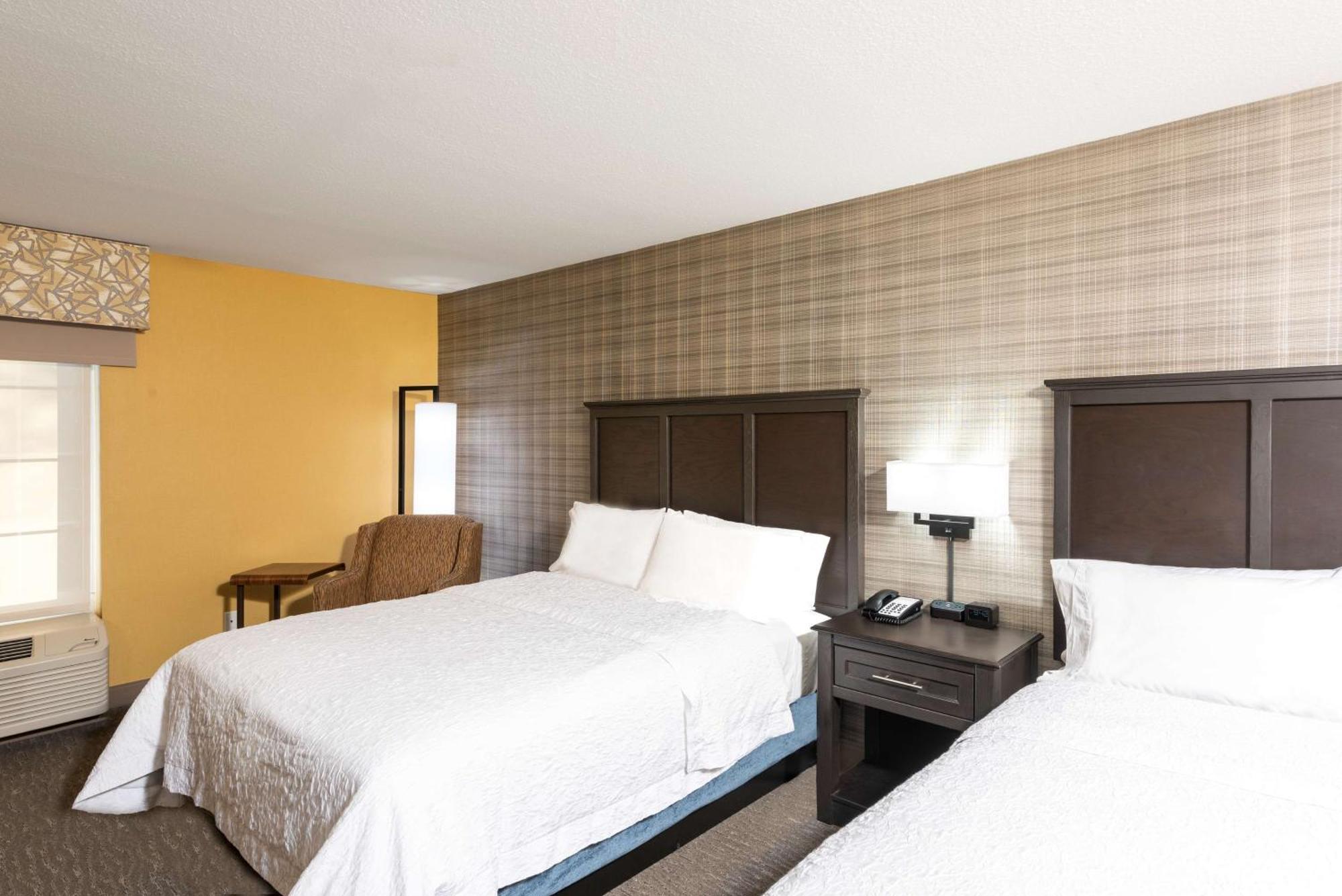 Hampton Inn Holland Exteriör bild