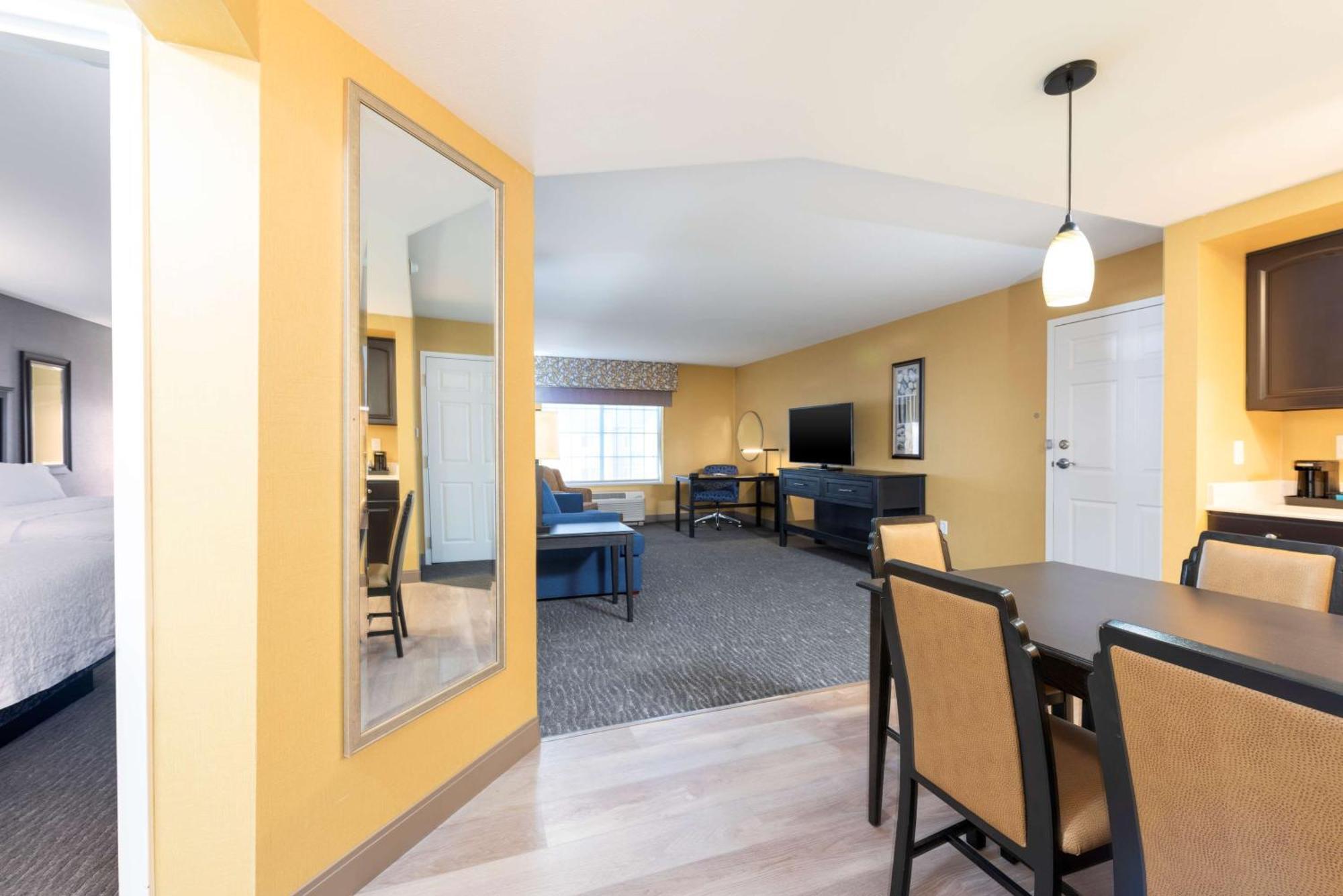 Hampton Inn Holland Exteriör bild