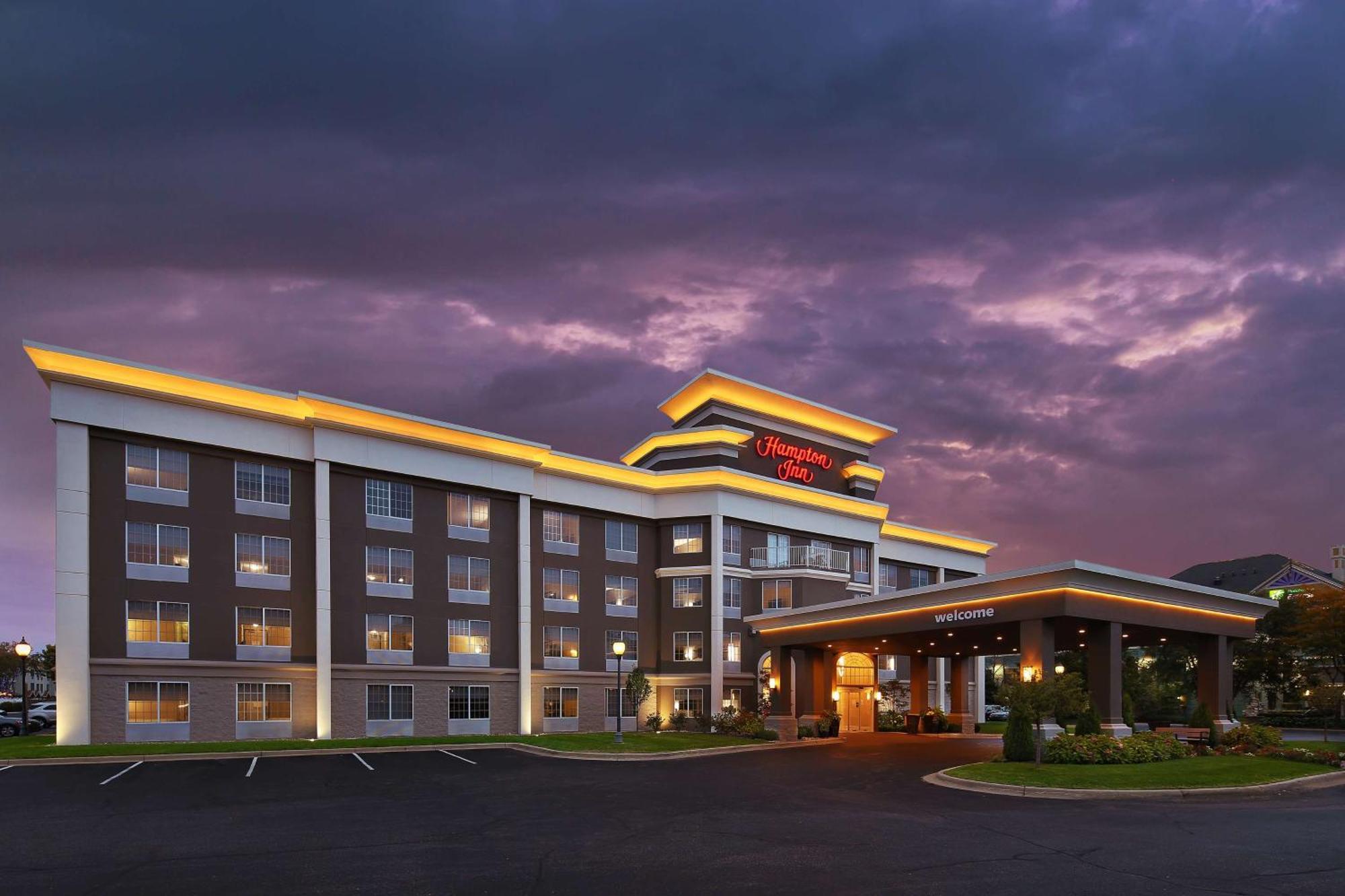 Hampton Inn Holland Exteriör bild