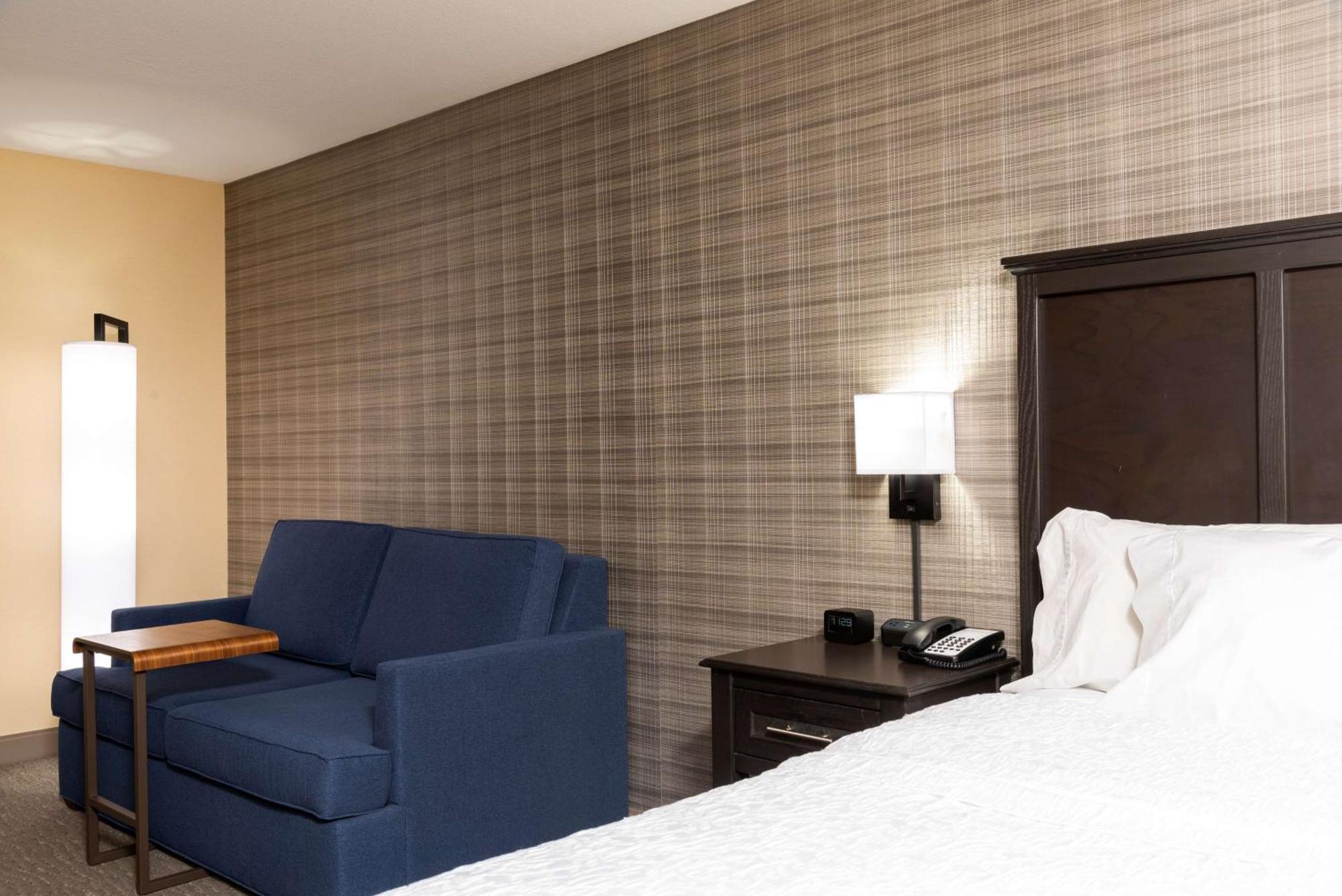 Hampton Inn Holland Exteriör bild