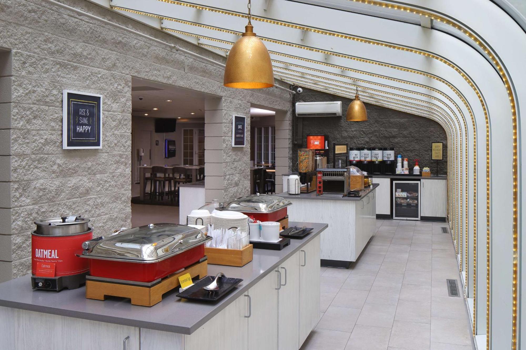 Hampton Inn Holland Exteriör bild