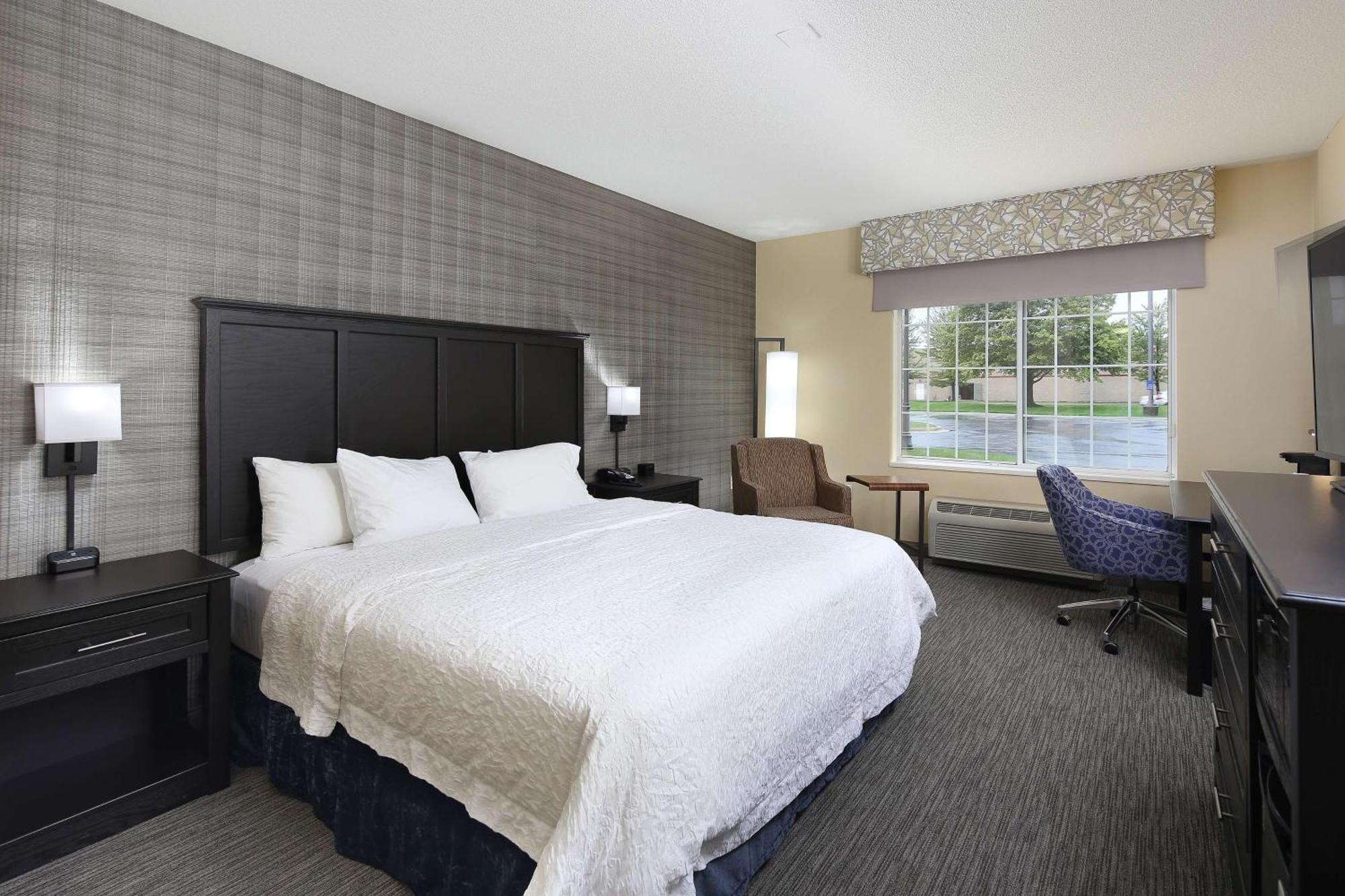 Hampton Inn Holland Exteriör bild